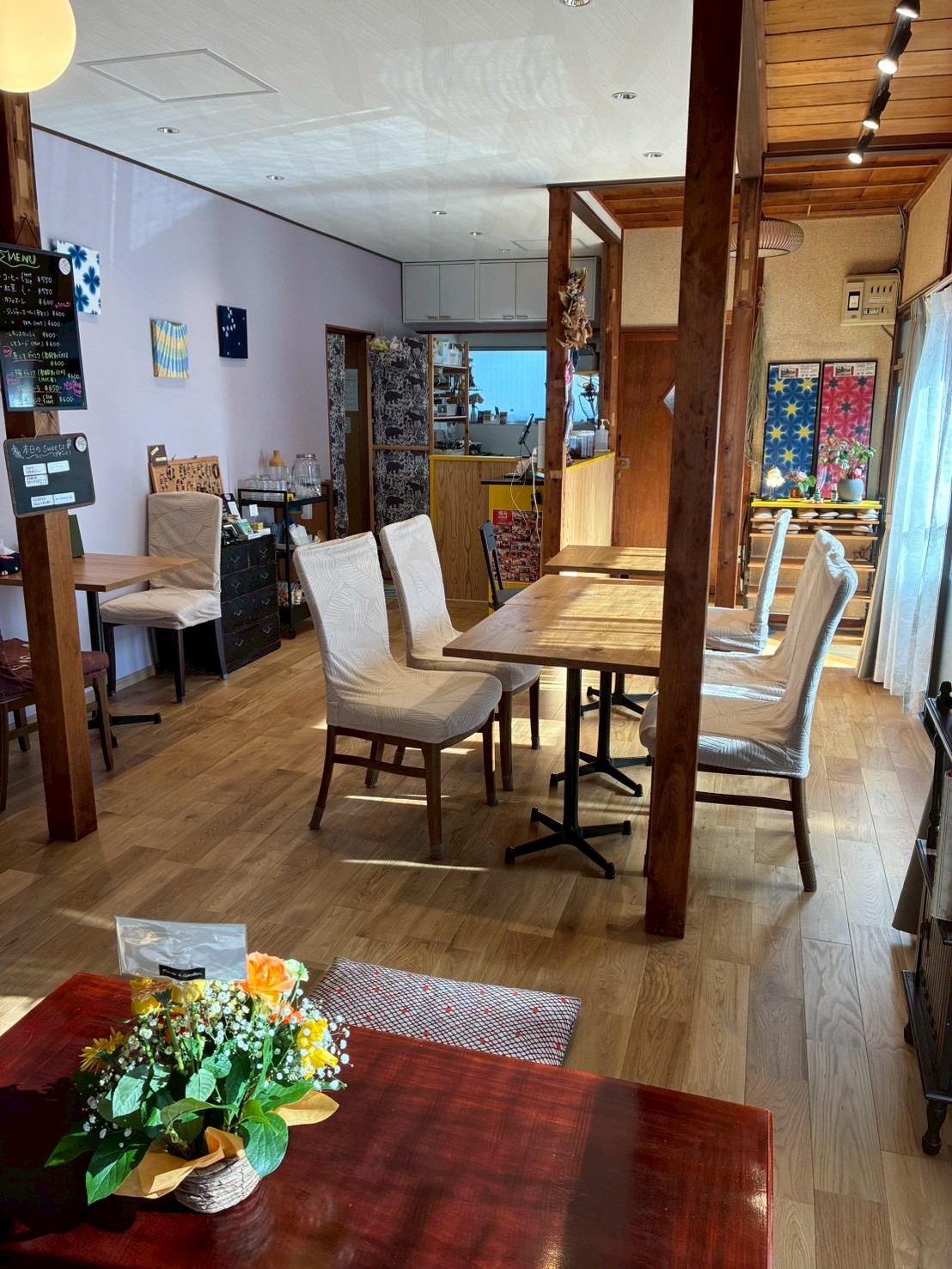 築65年の古民家を改装した店内